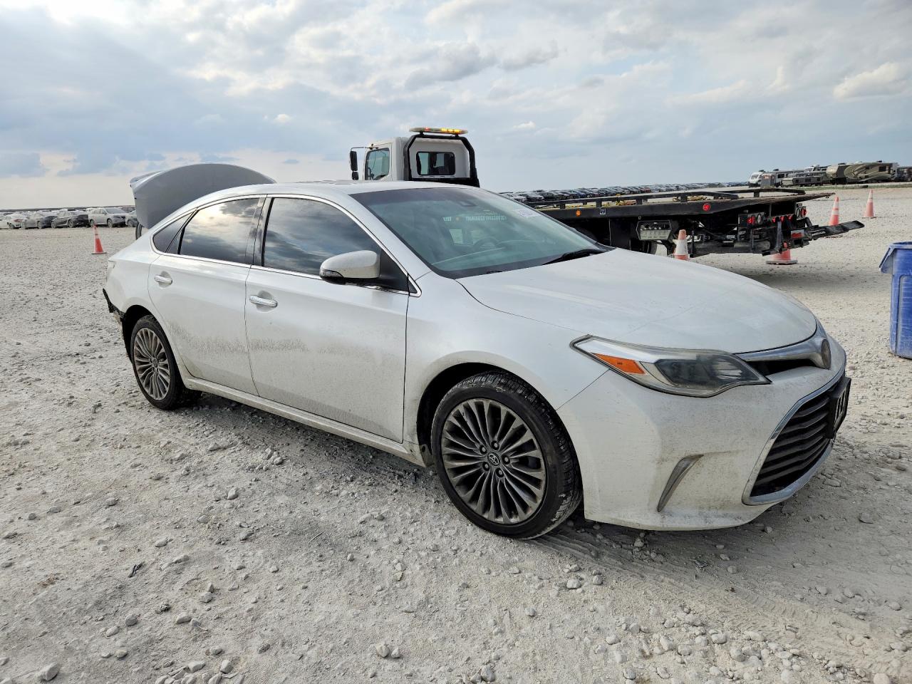 2016 TOYOTA AVALON LIMITED photo 4