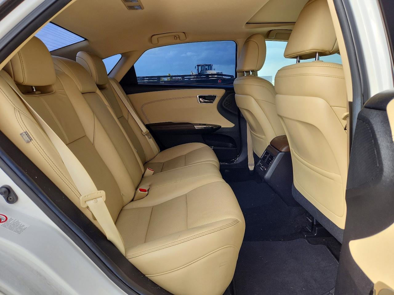 2016 TOYOTA AVALON LIMITED photo 10