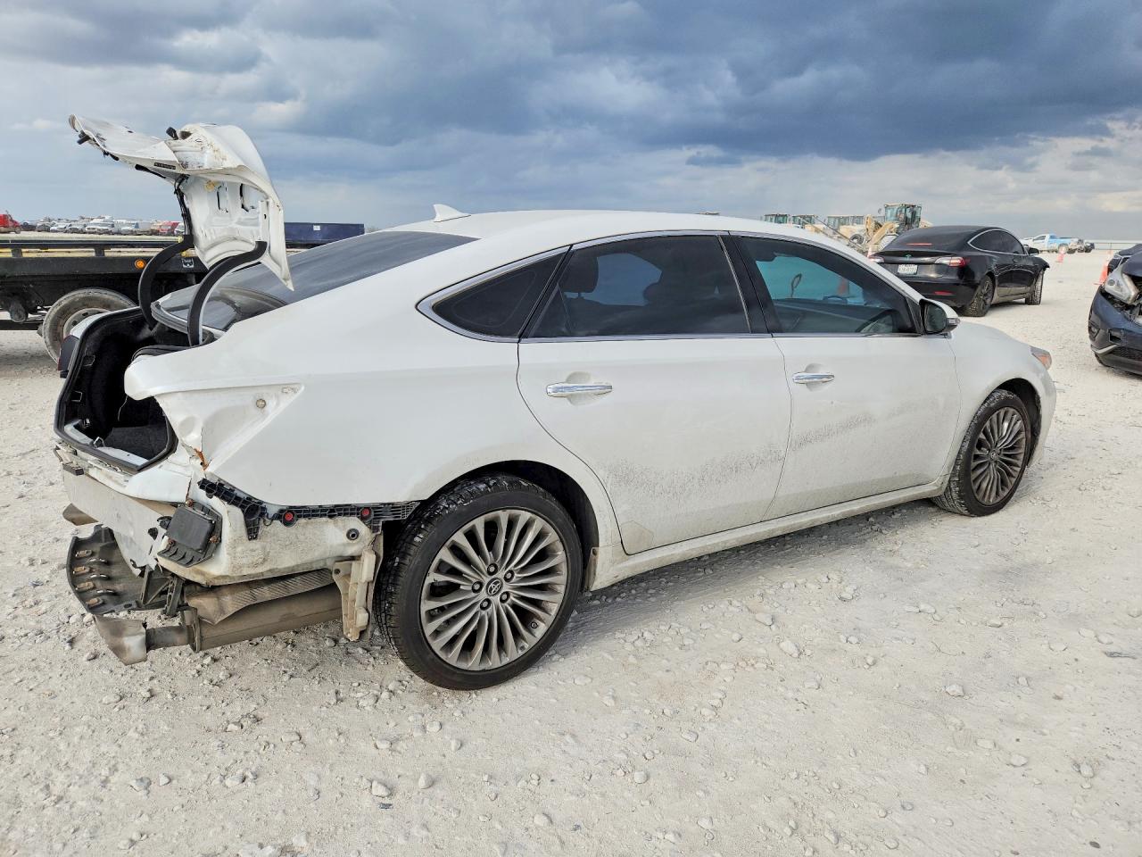 2016 TOYOTA AVALON LIMITED photo 3