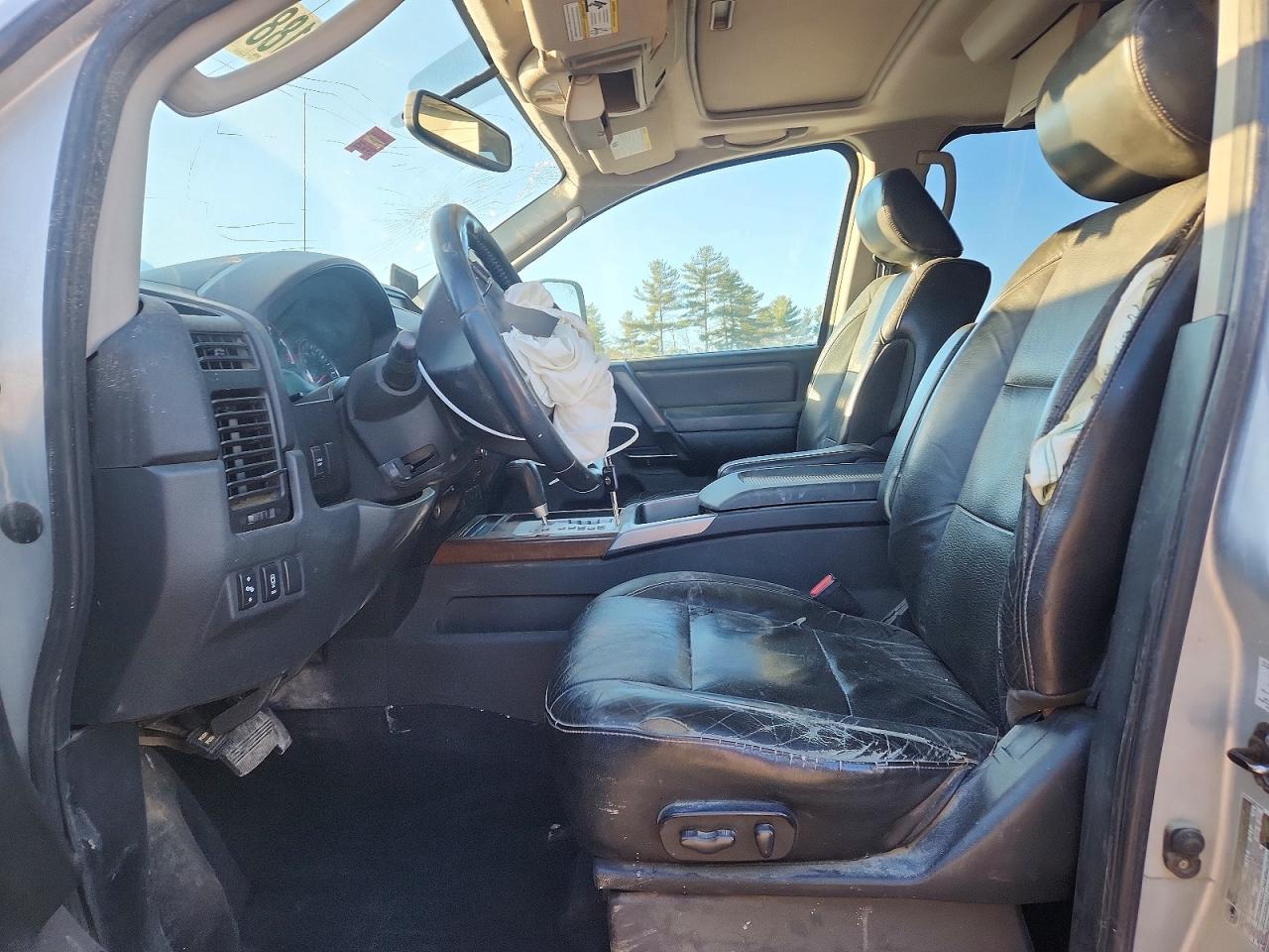 2011 NISSAN TITAN SV photo 19