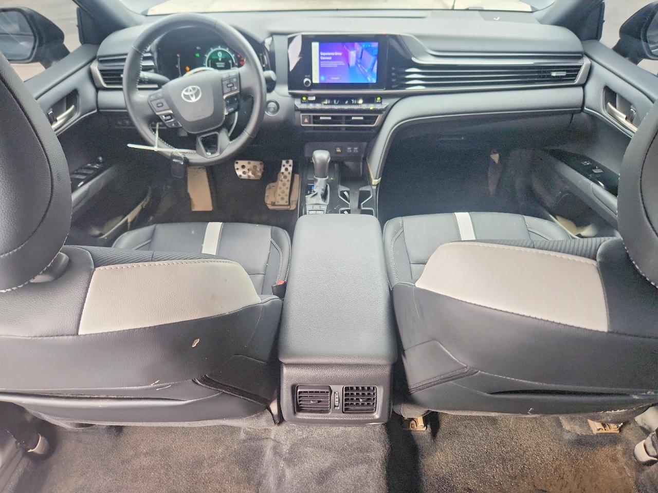 2025 TOYOTA CAMRY SE photo 15
