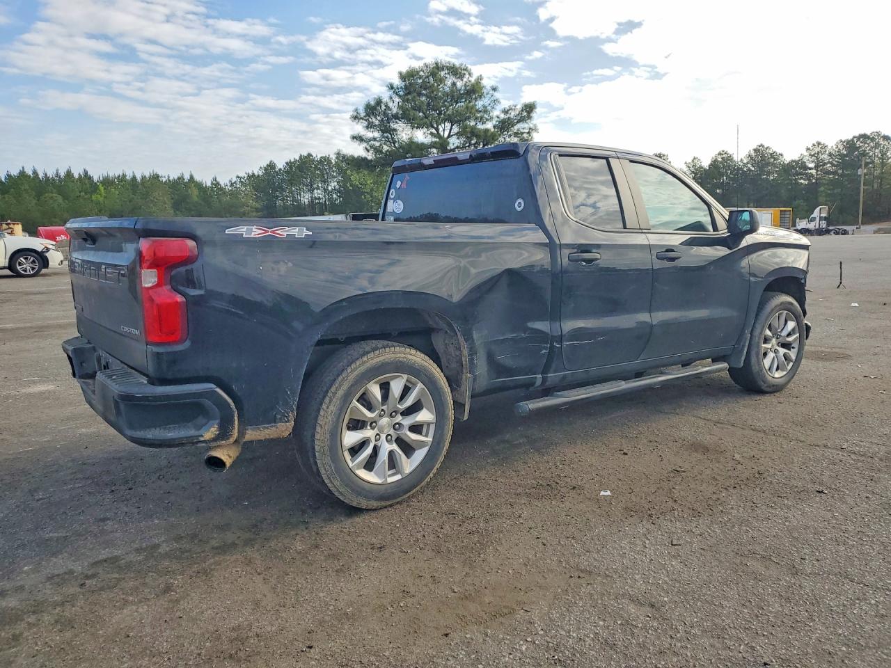 2019 CHEVROLET SILVERADO K1500 CUSTOM photo 3