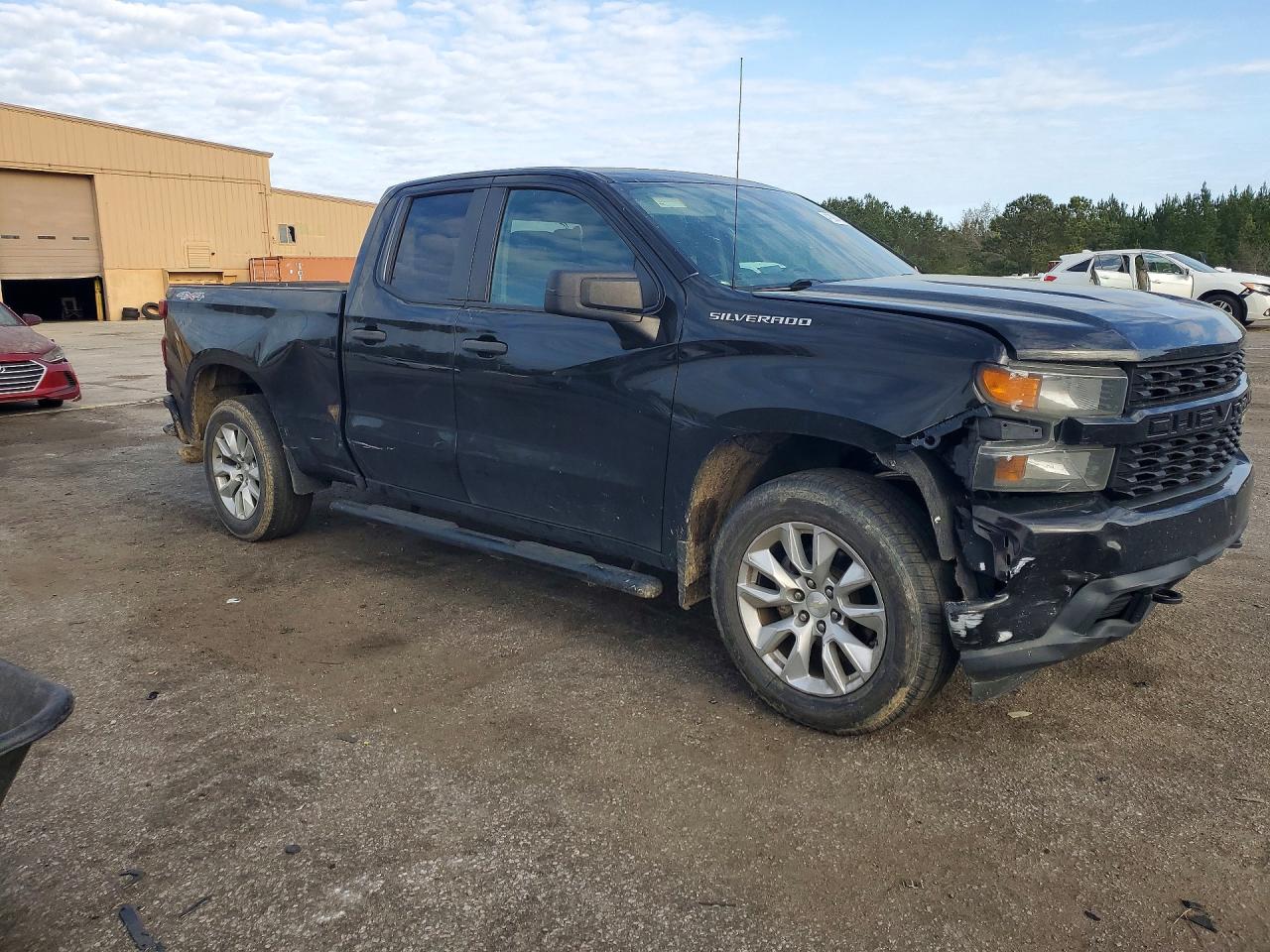 2019 CHEVROLET SILVERADO K1500 CUSTOM photo 4