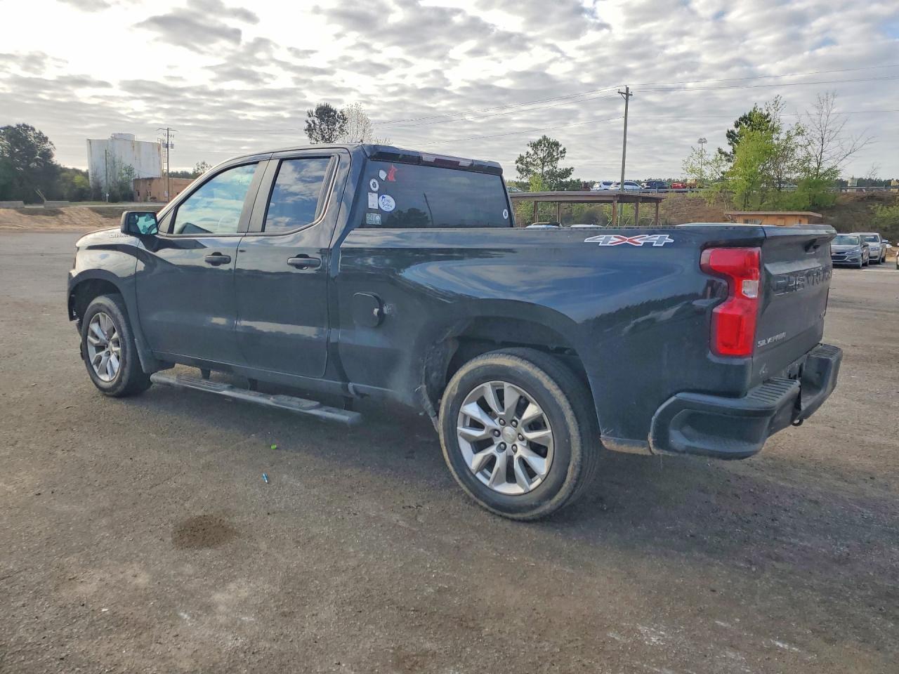2019 CHEVROLET SILVERADO K1500 CUSTOM photo 2