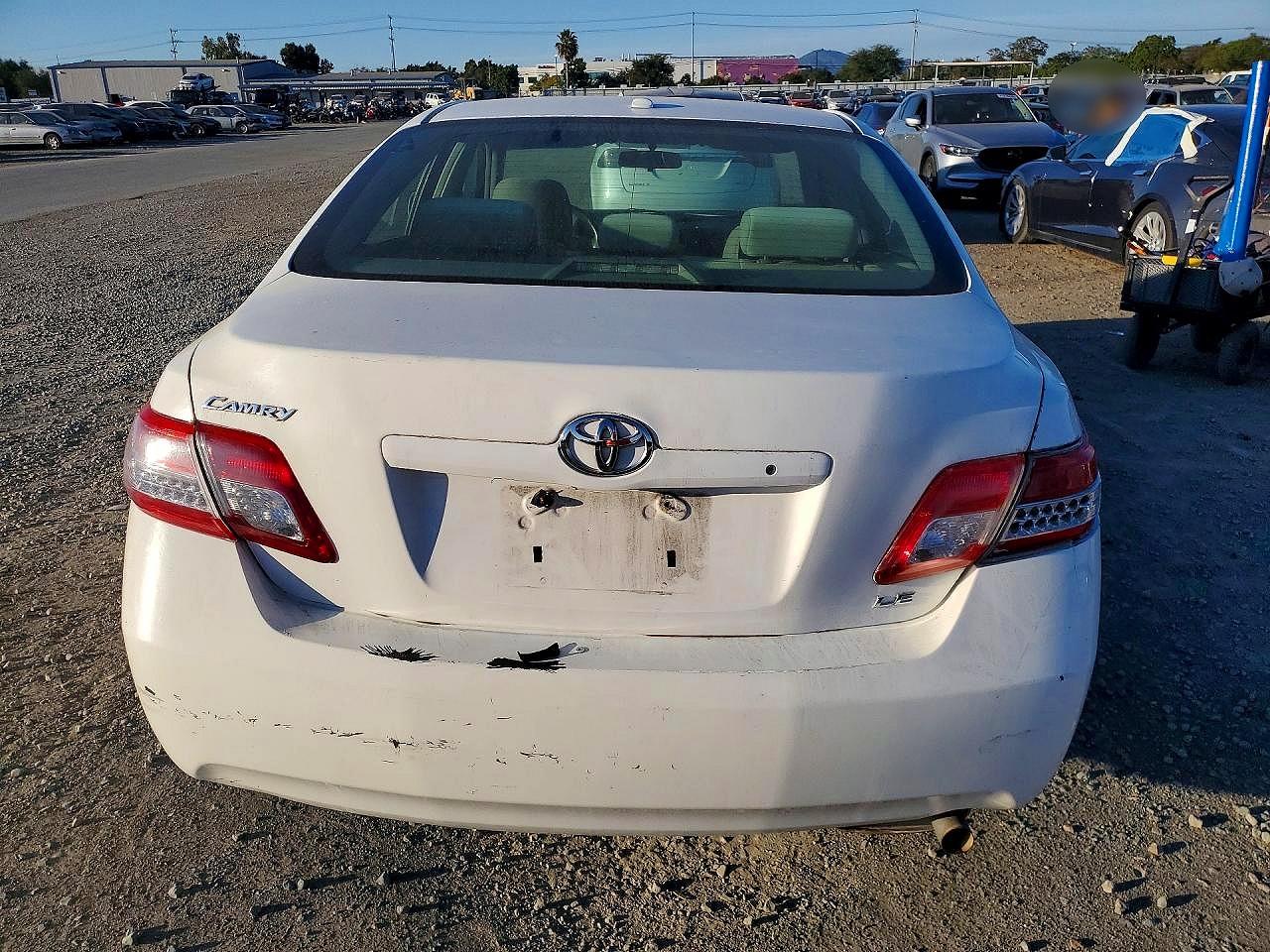 2011 TOYOTA CAMRY LE photo 21