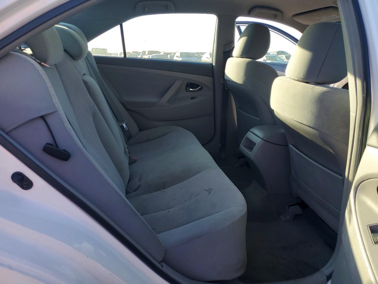 2011 TOYOTA CAMRY LE photo 37
