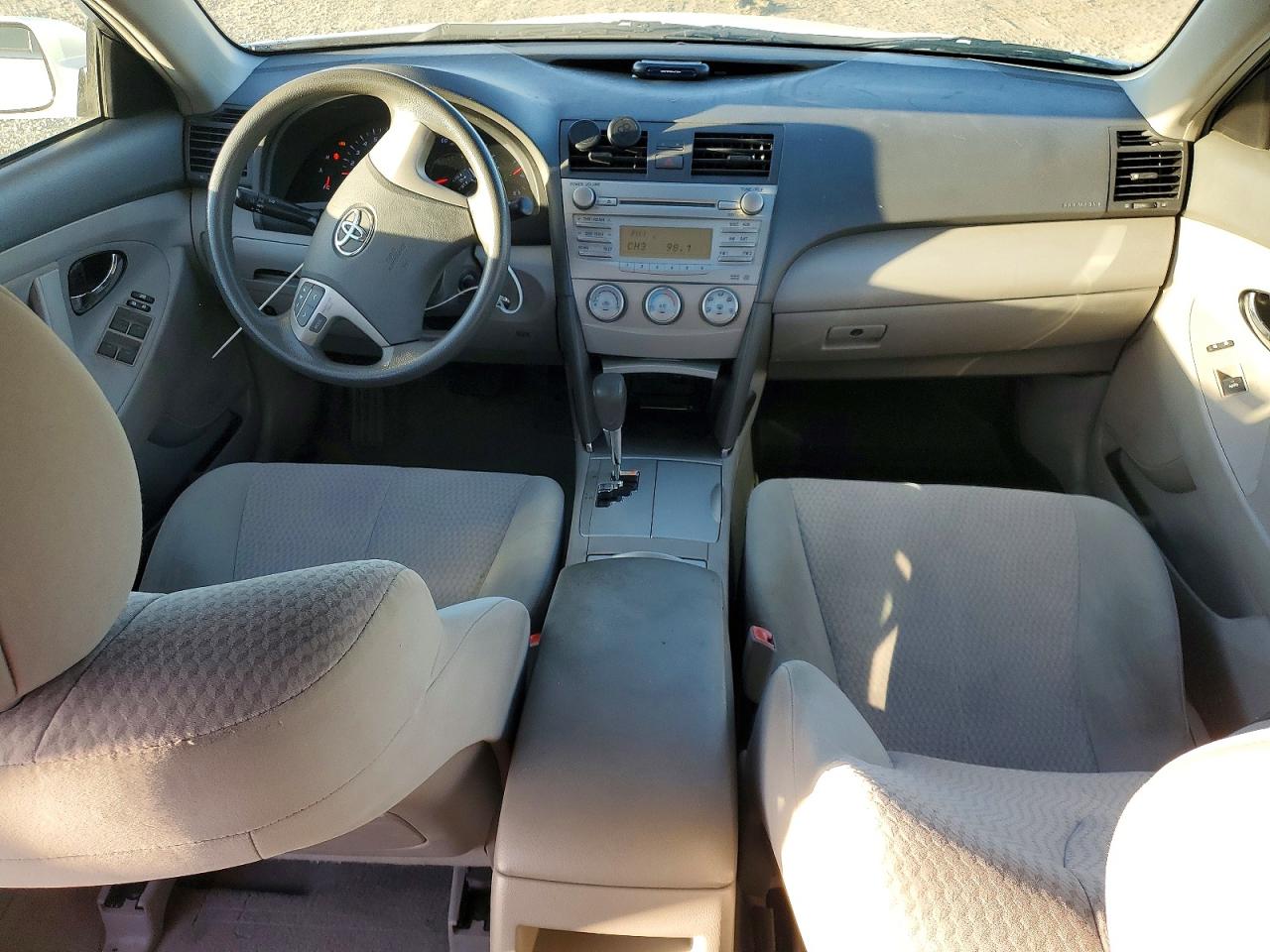 2011 TOYOTA CAMRY LE photo 29