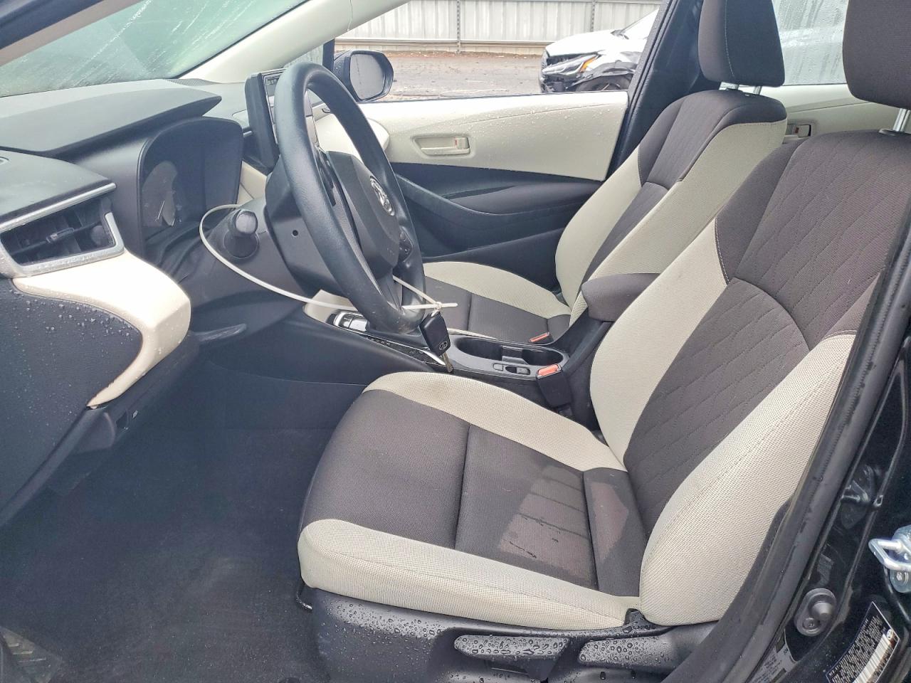 2025 TOYOTA COROLLA LE photo 13