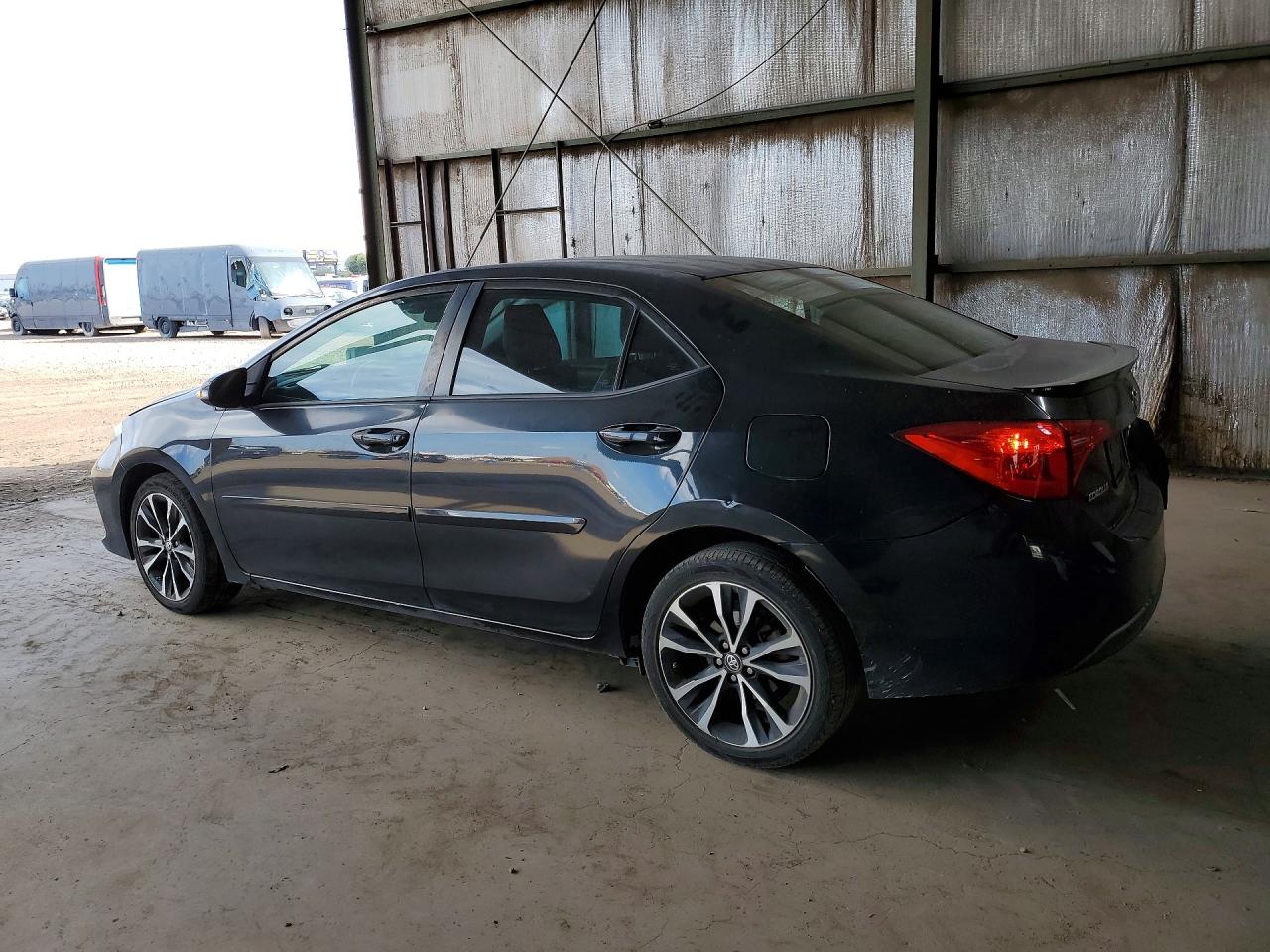 2017 TOYOTA COROLLA SE photo 2