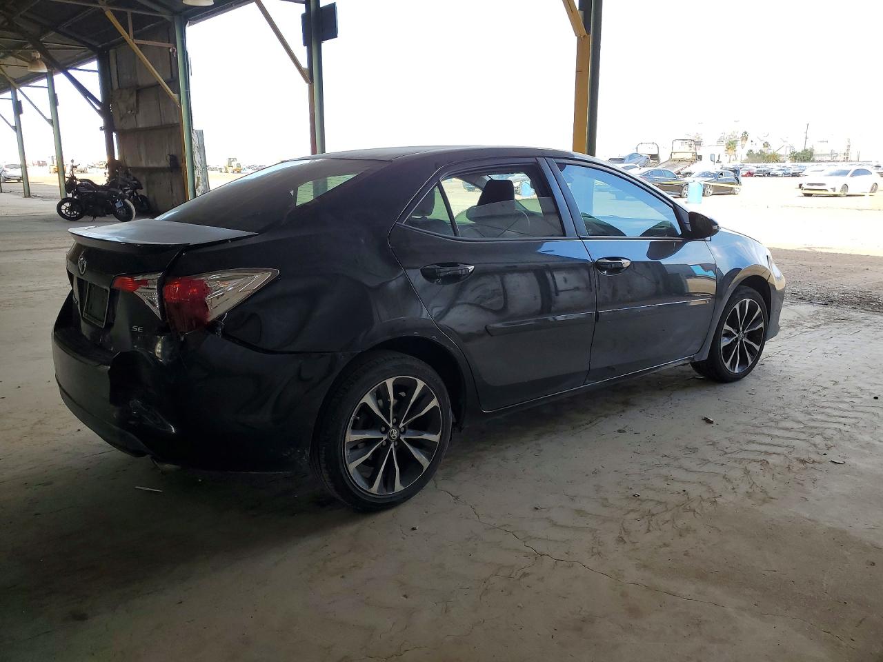 2017 TOYOTA COROLLA SE photo 3