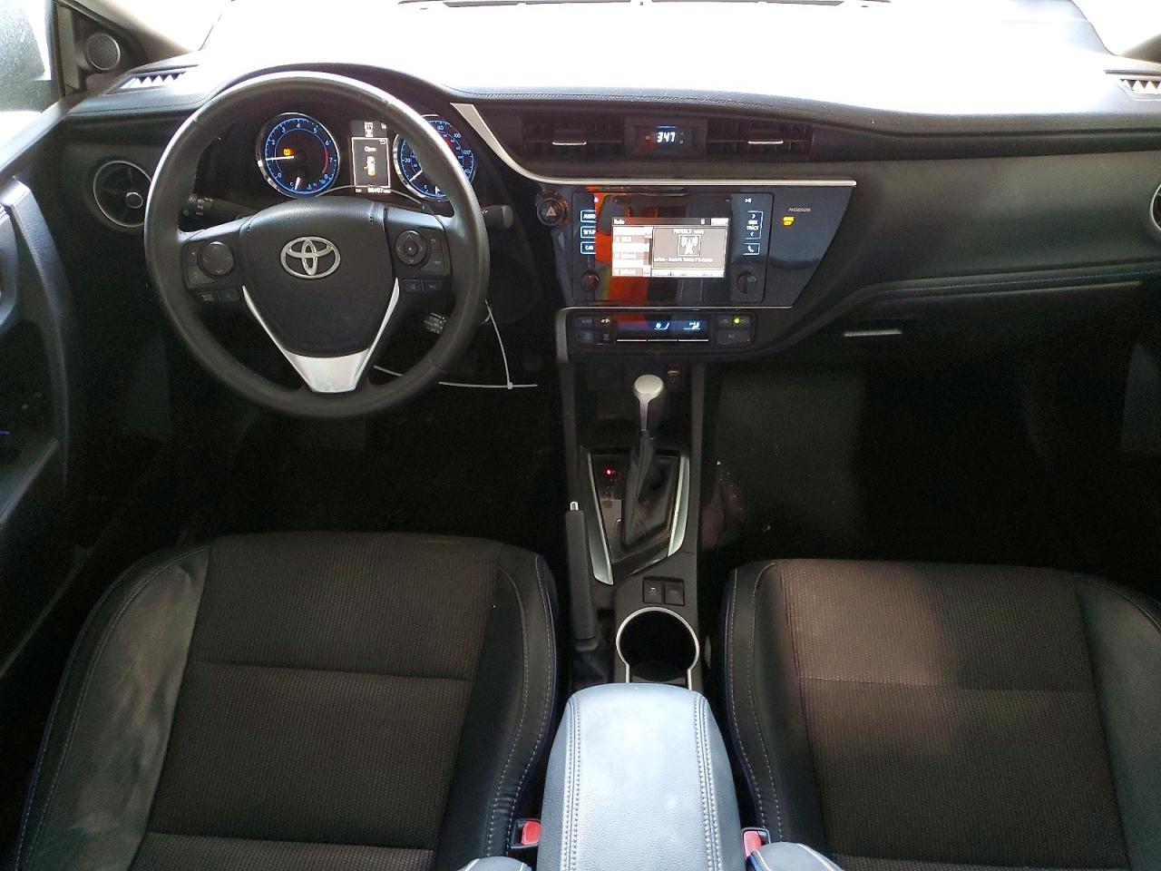 2017 TOYOTA COROLLA SE photo 8