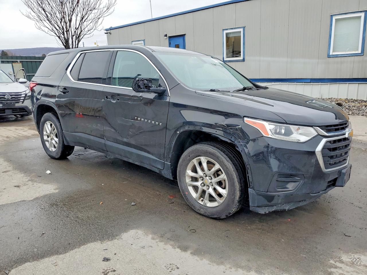 2020 CHEVROLET TRAVERSE LS photo 4
