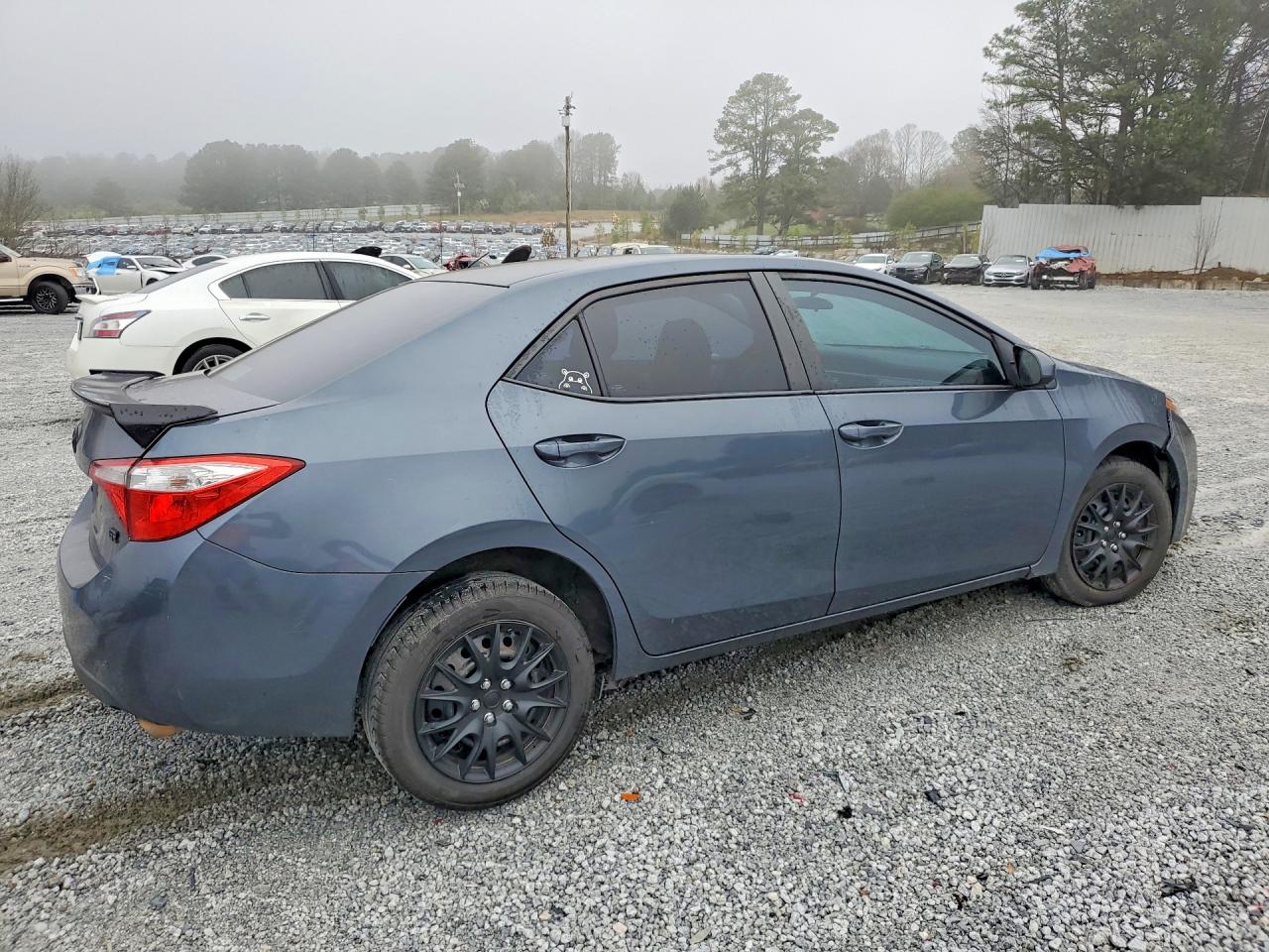 2016 TOYOTA COROLLA LE photo 3
