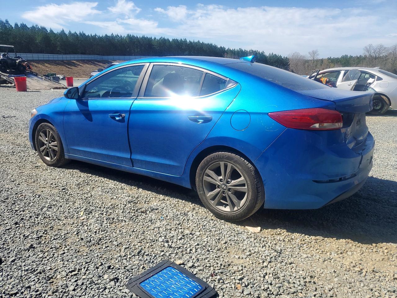 2017 HYUNDAI ELANTRA SE photo 2