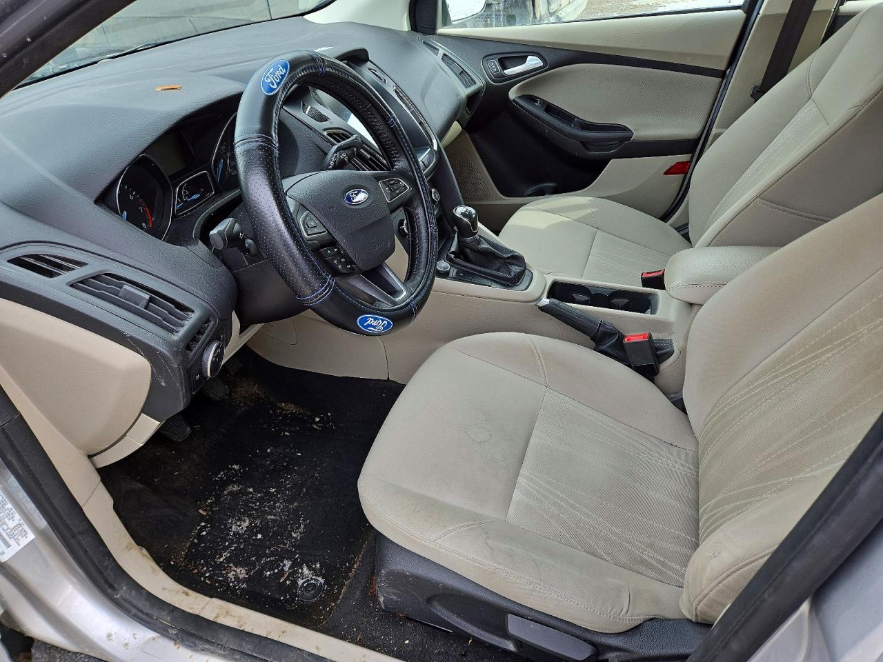 2015 FORD FOCUS SE photo 19