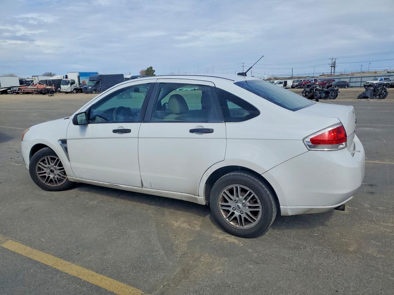 2008 FORD FOCUS SE photo 2