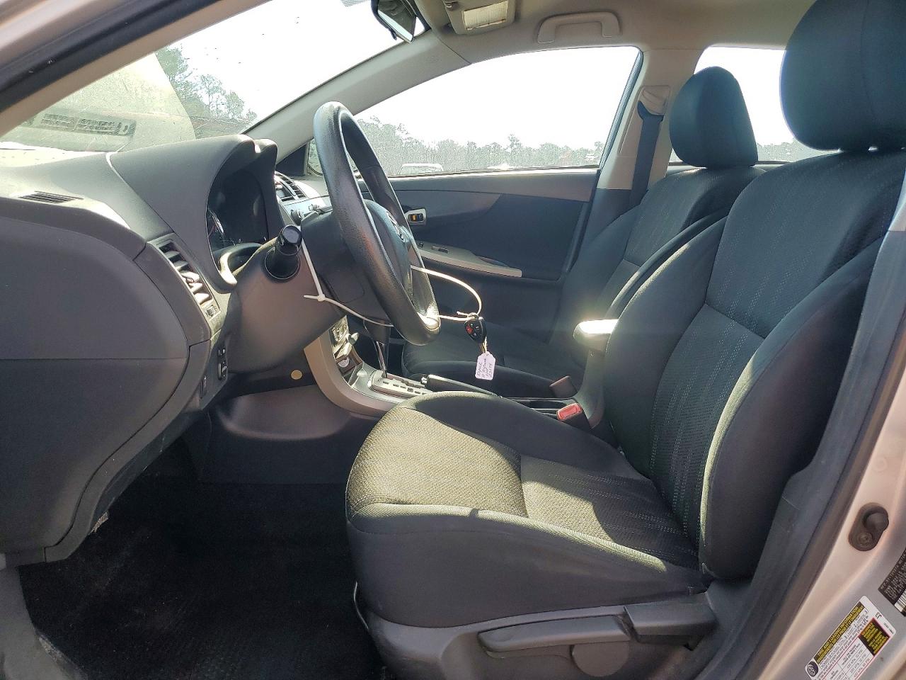 2011 TOYOTA COROLLA S photo 7