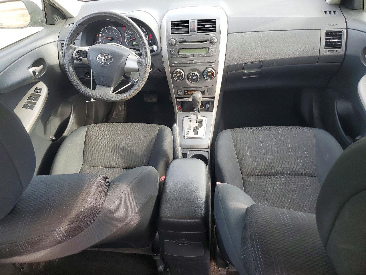 2011 TOYOTA COROLLA S photo 8