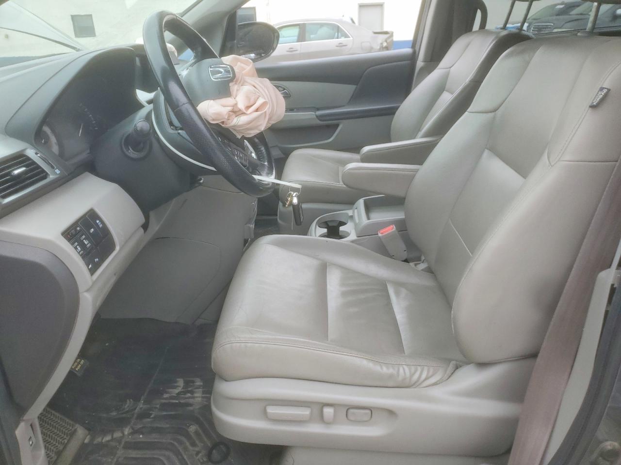 2014 HONDA ODYSSEY TOURING photo 13
