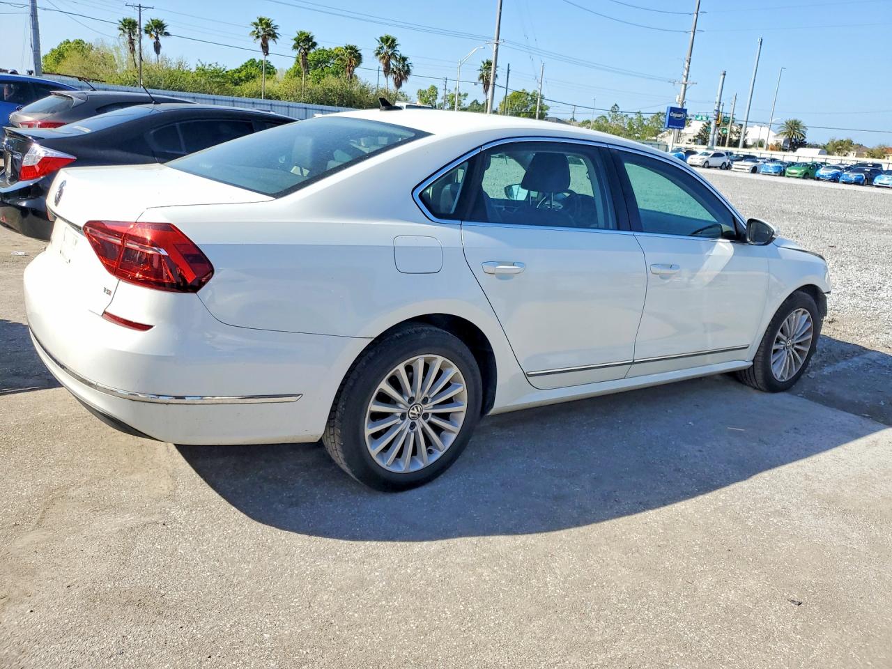 2017 VOLKSWAGEN PASSAT SE photo 5
