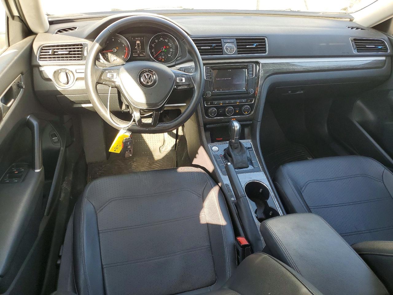 2017 VOLKSWAGEN PASSAT SE photo 15
