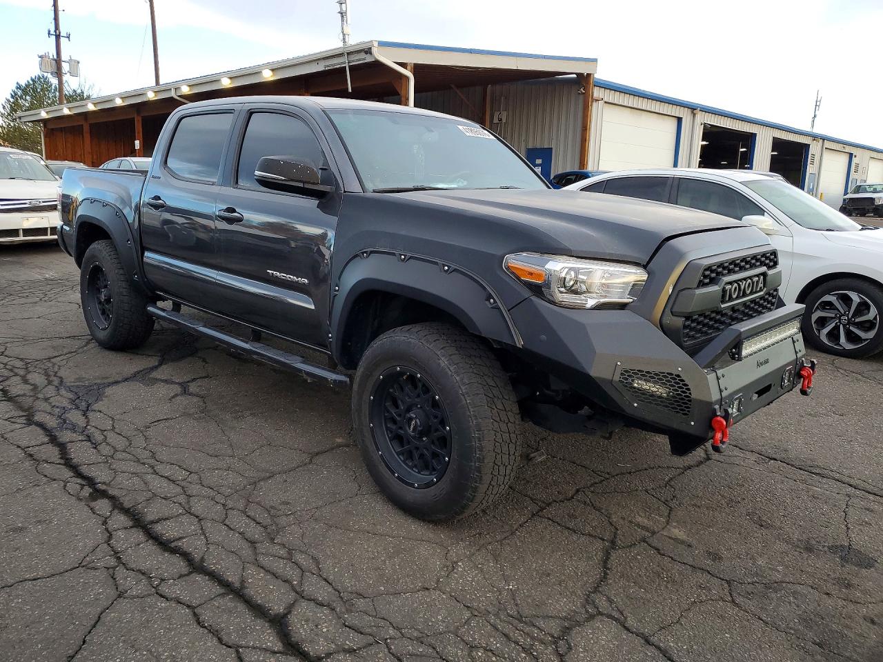 2017 TOYOTA TACOMA LIMITED photo 4