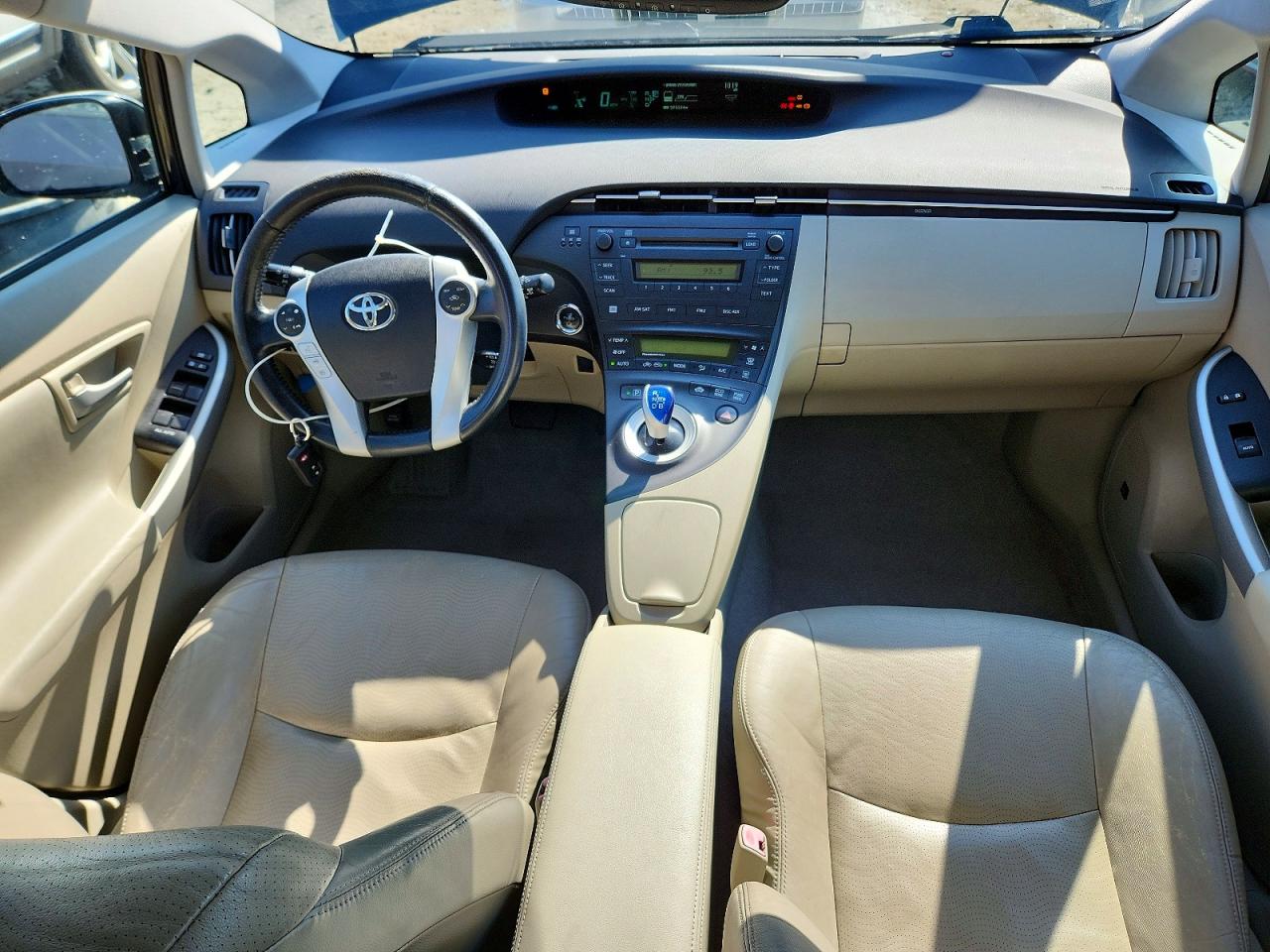 2011 TOYOTA PRIUS photo 15