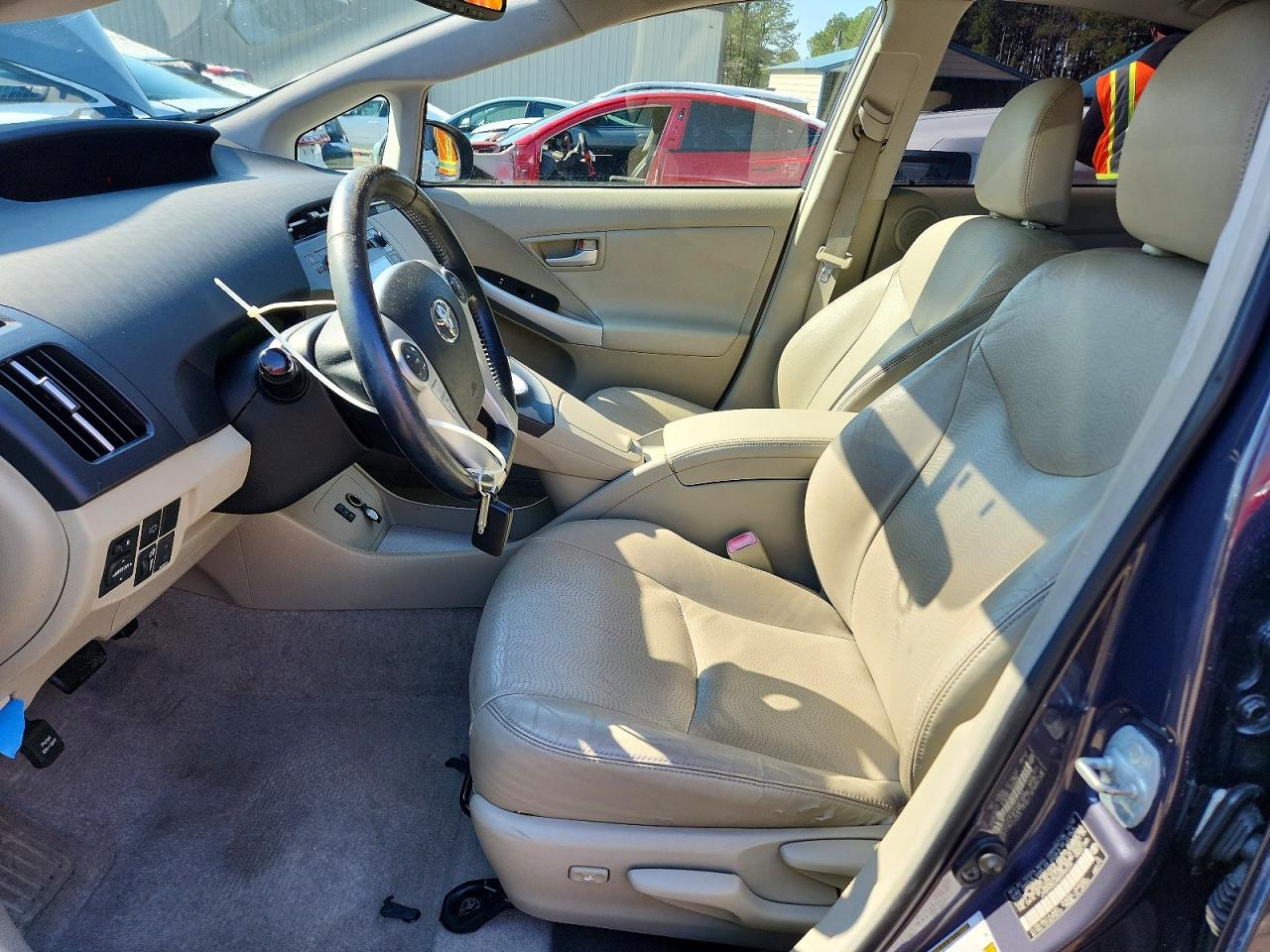 2011 TOYOTA PRIUS photo 13