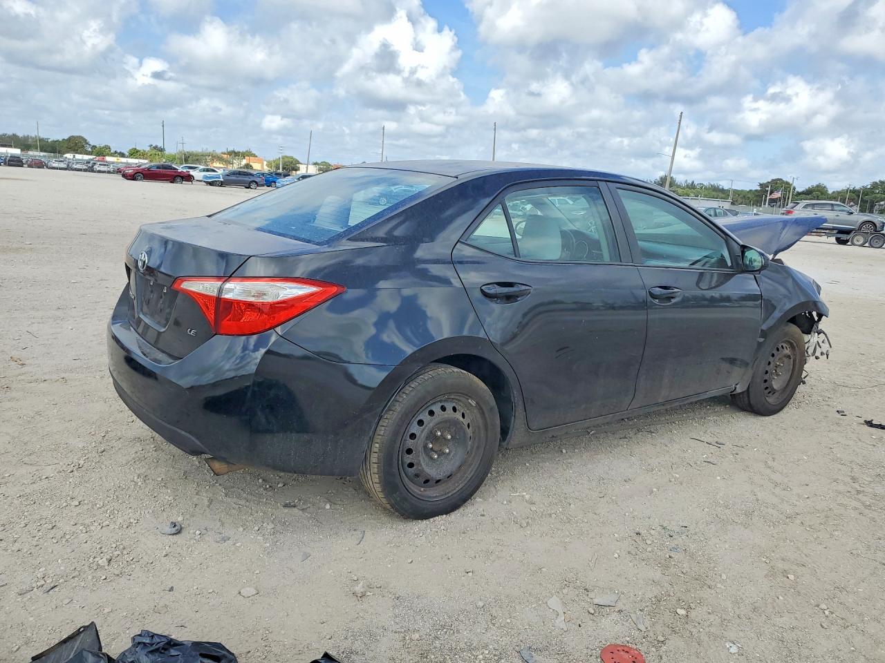 2014 TOYOTA COROLLA LE photo 3