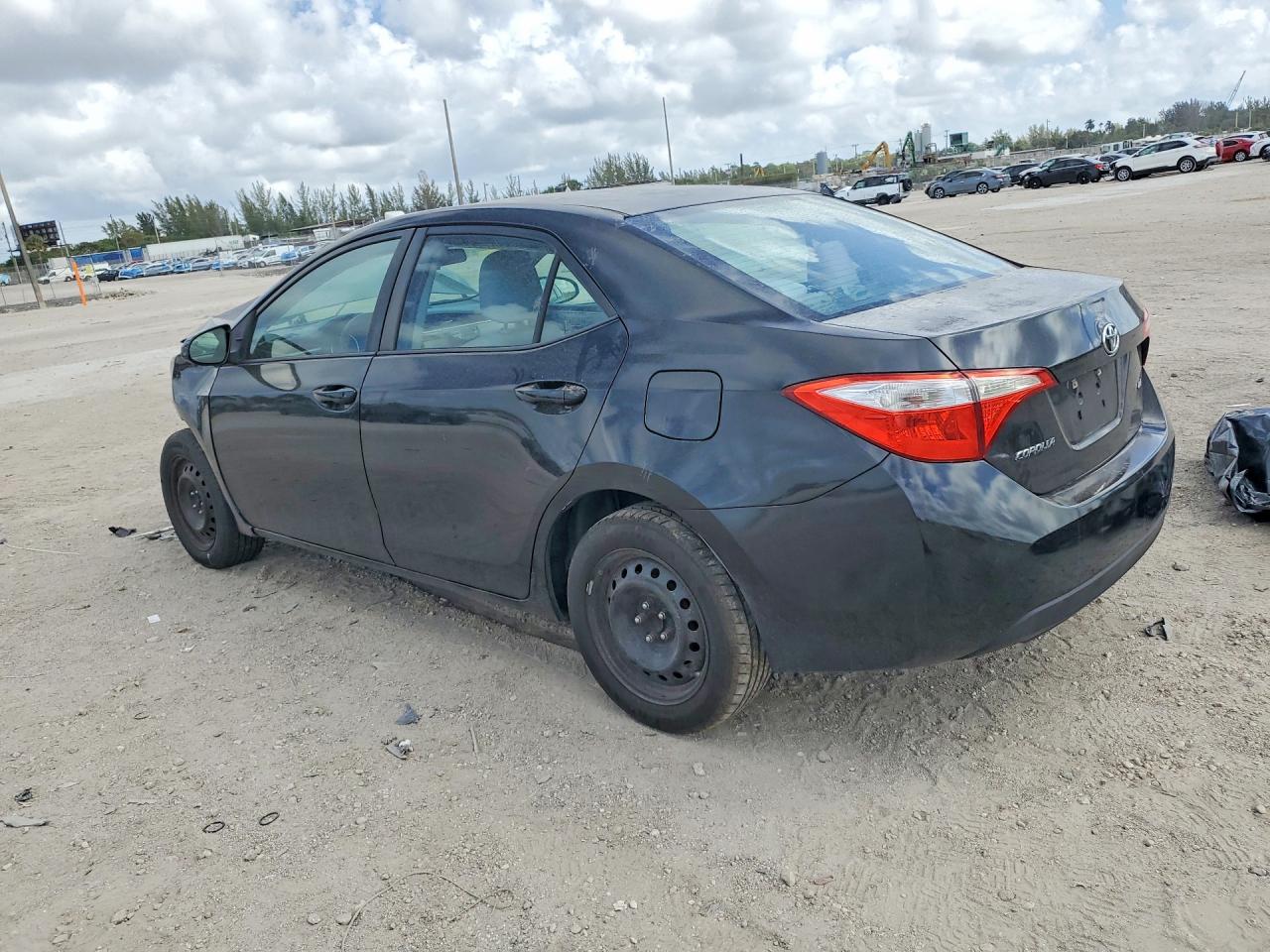 2014 TOYOTA COROLLA LE photo 2