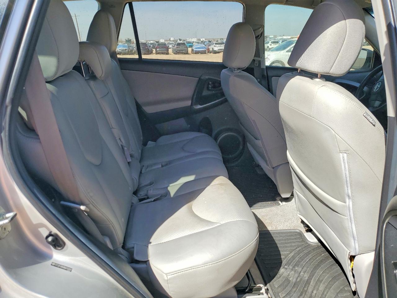 2011 TOYOTA RAV4 BASE photo 28