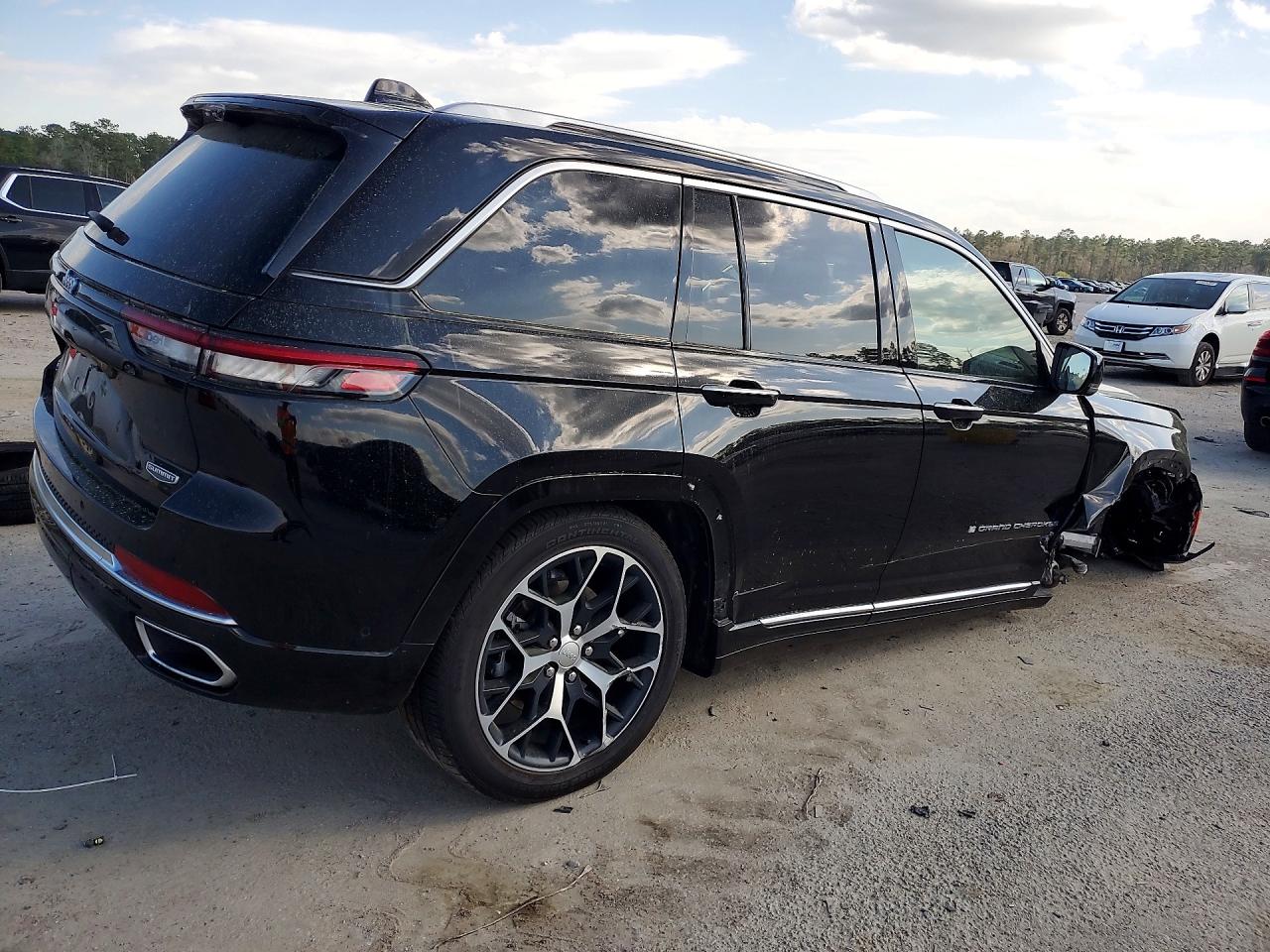 2023 JEEP GRAND CHEROKEE SUMMIT 4XE photo 3