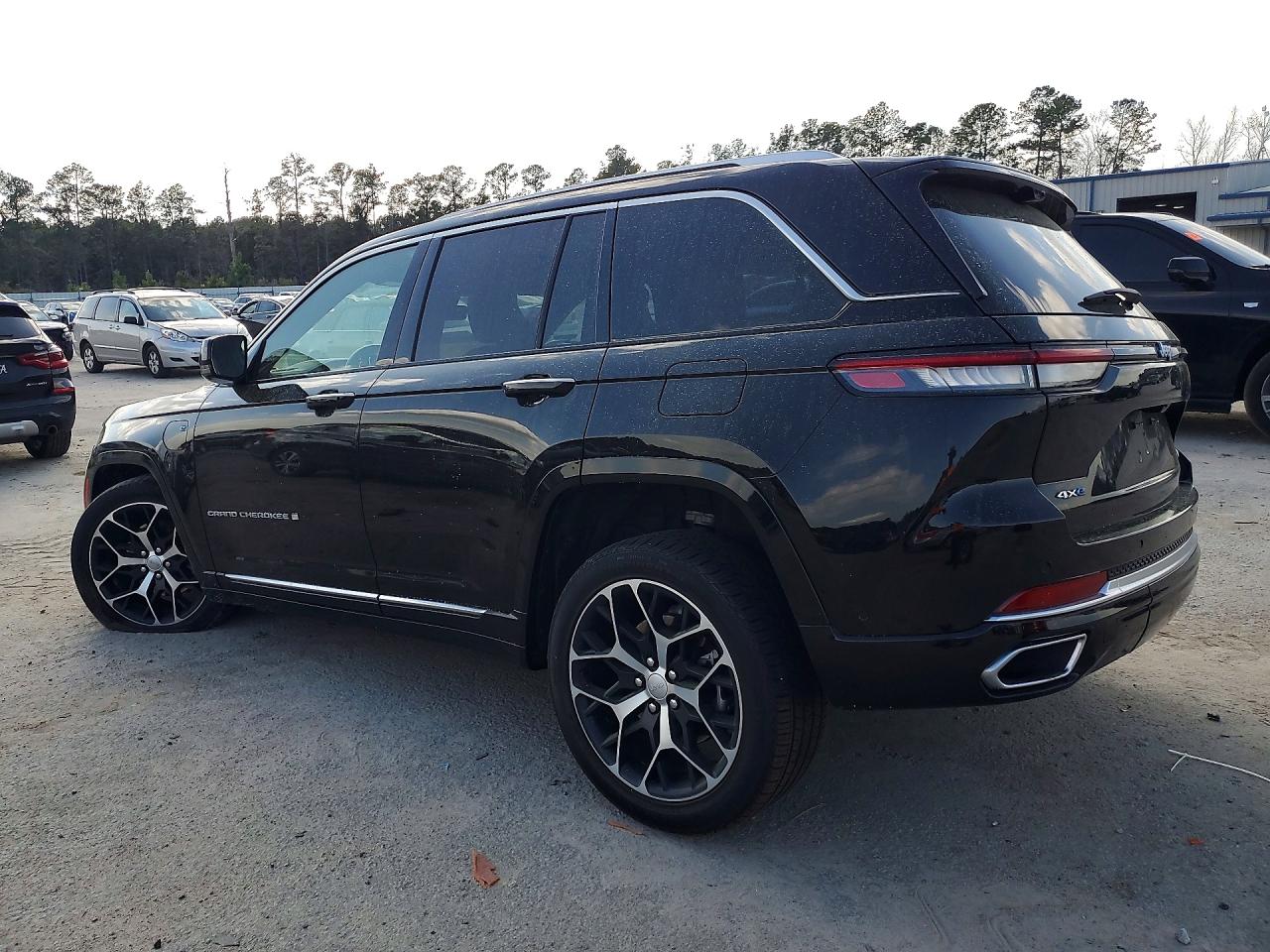 2023 JEEP GRAND CHEROKEE SUMMIT 4XE photo 2