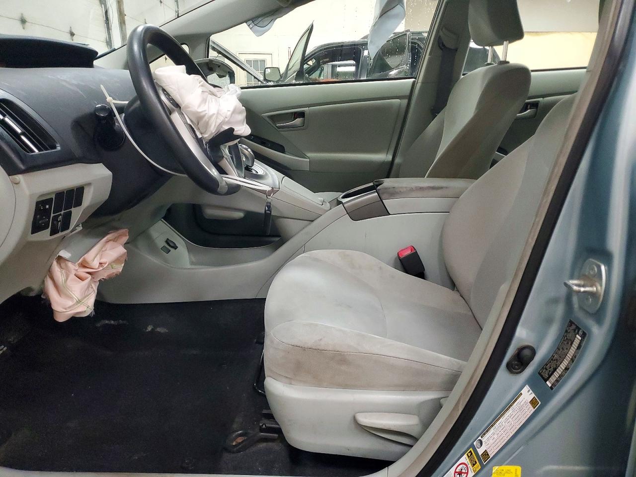 2013 TOYOTA PRIUS THREE photo 13
