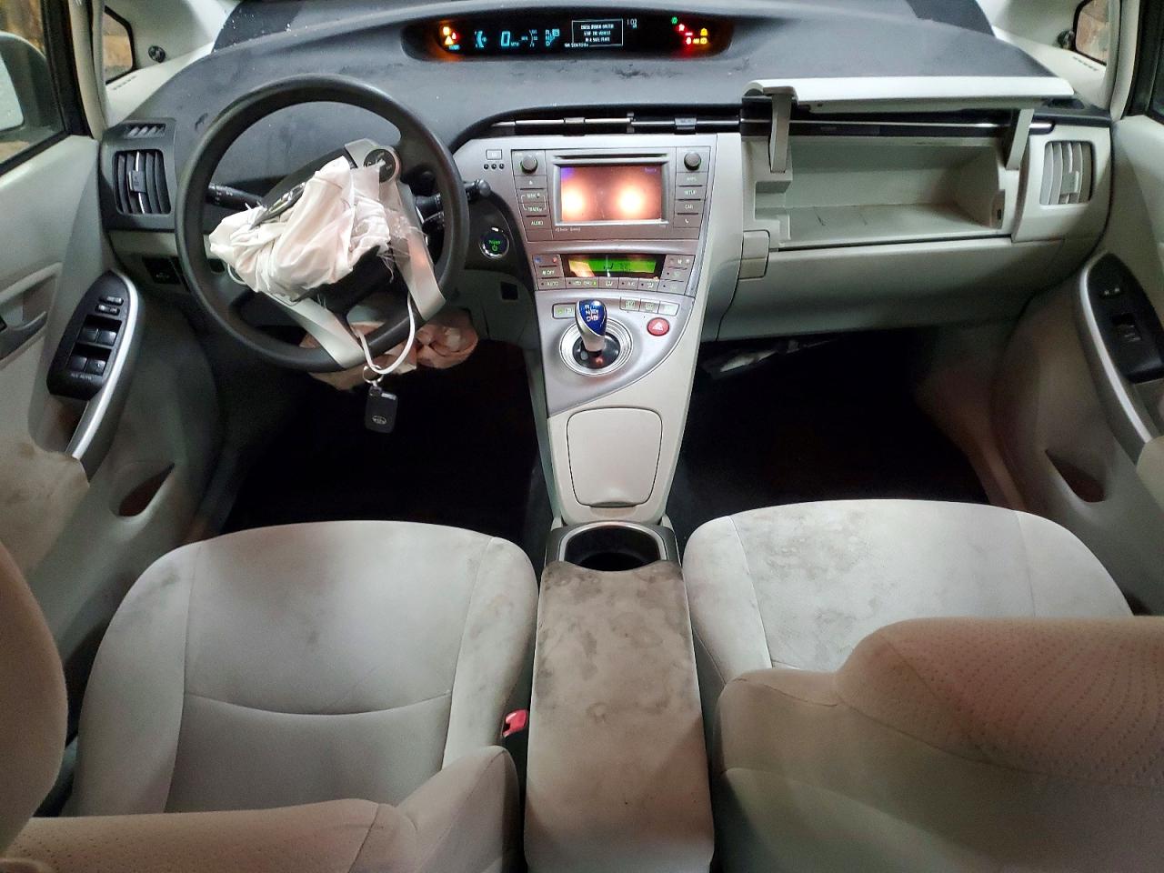 2013 TOYOTA PRIUS THREE photo 15