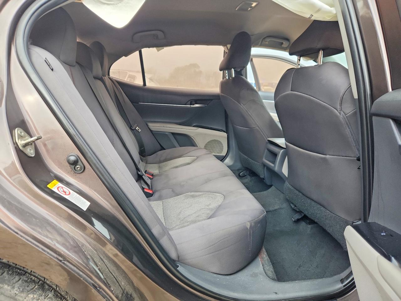 2018 TOYOTA CAMRY LE photo 10
