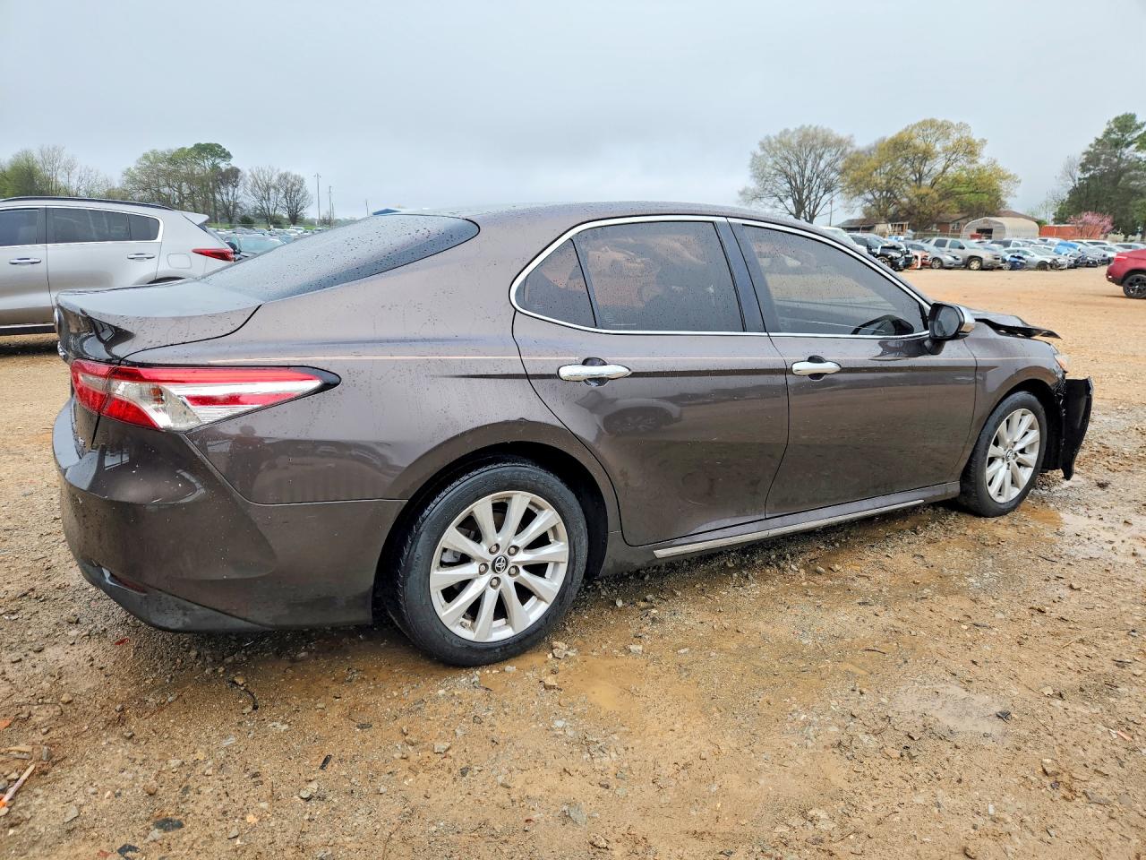 2018 TOYOTA CAMRY LE photo 3