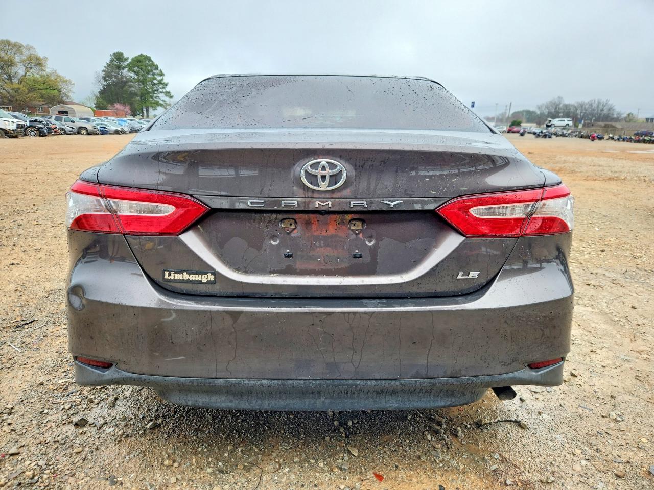 2018 TOYOTA CAMRY LE photo 6