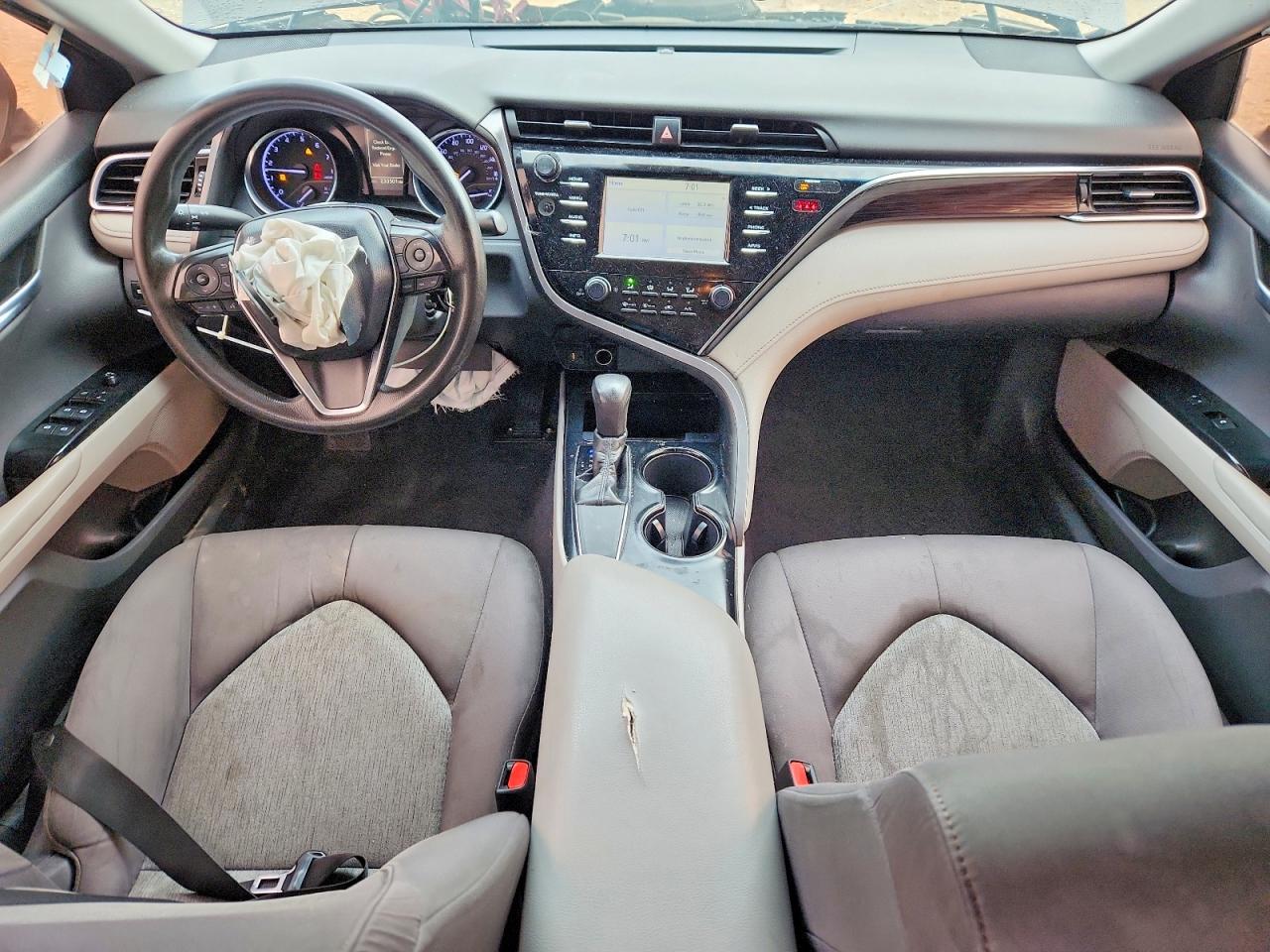 2018 TOYOTA CAMRY LE photo 8