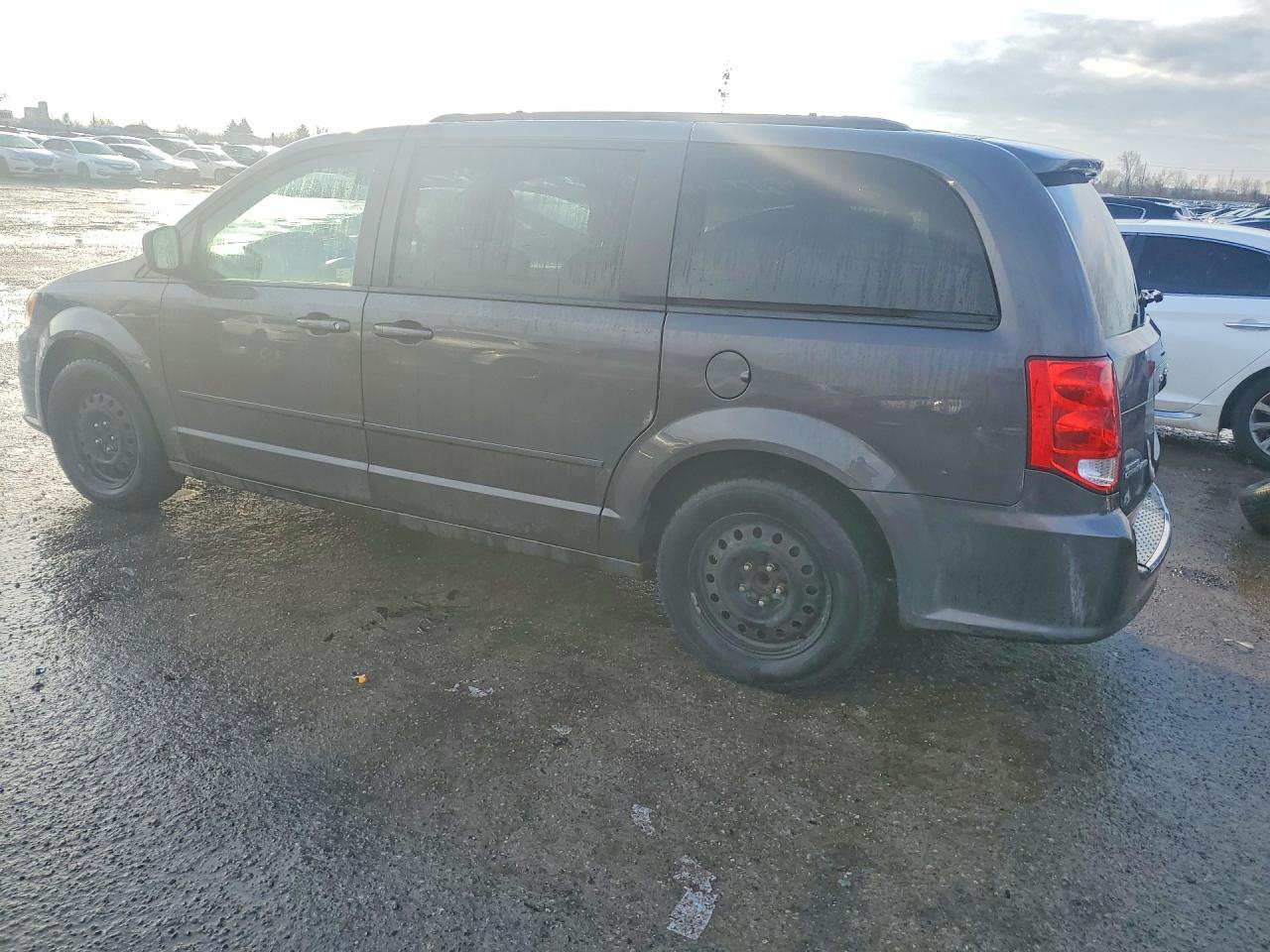 2015 DODGE GRAND CARAVAN SE photo 2