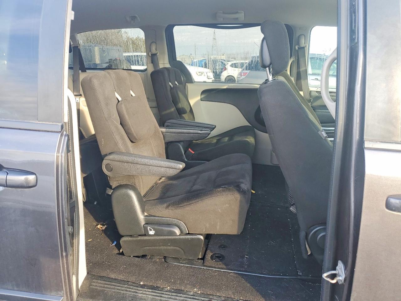 2015 DODGE GRAND CARAVAN SE photo 11