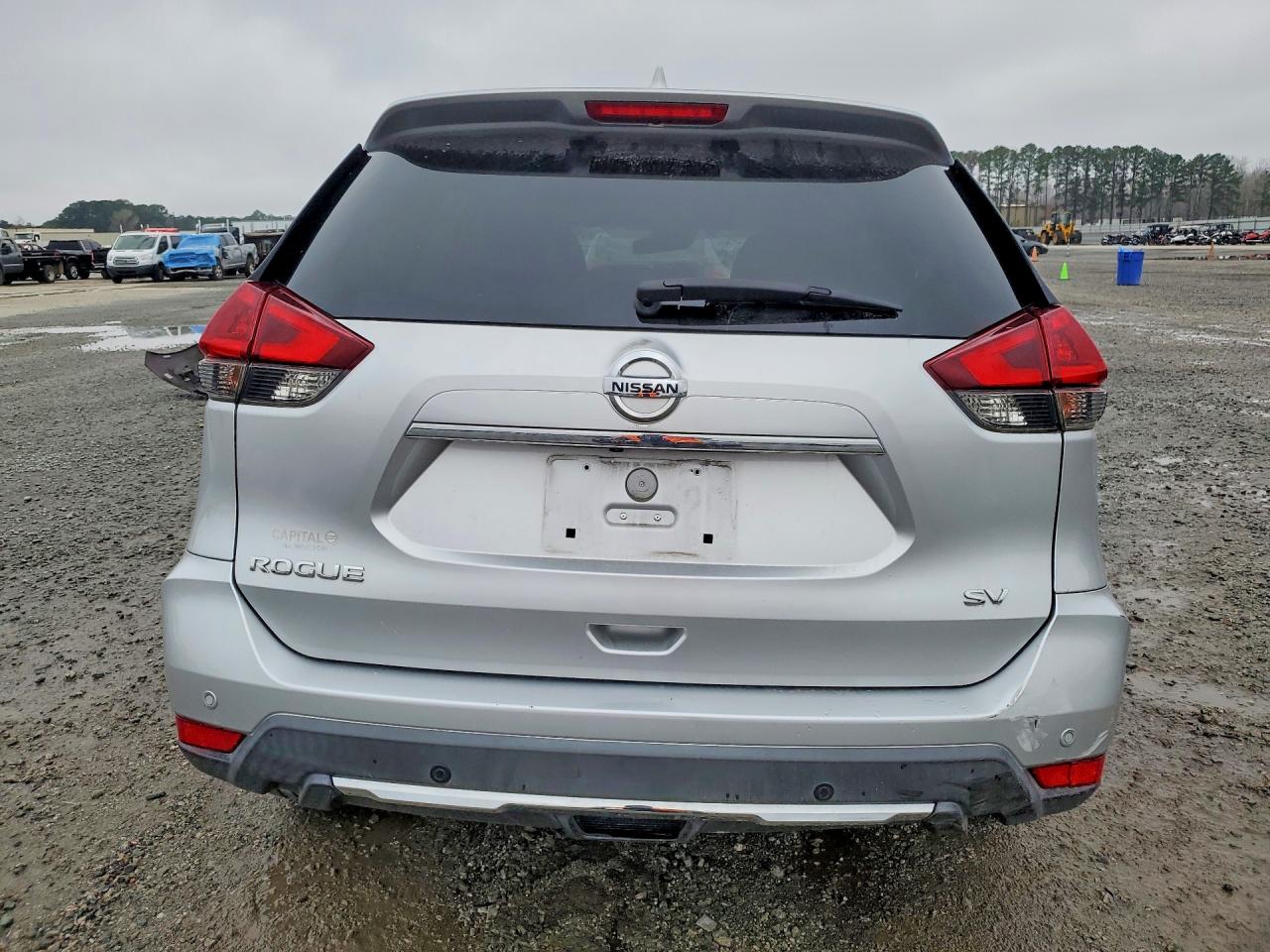 2020 NISSAN ROGUE SV photo 11