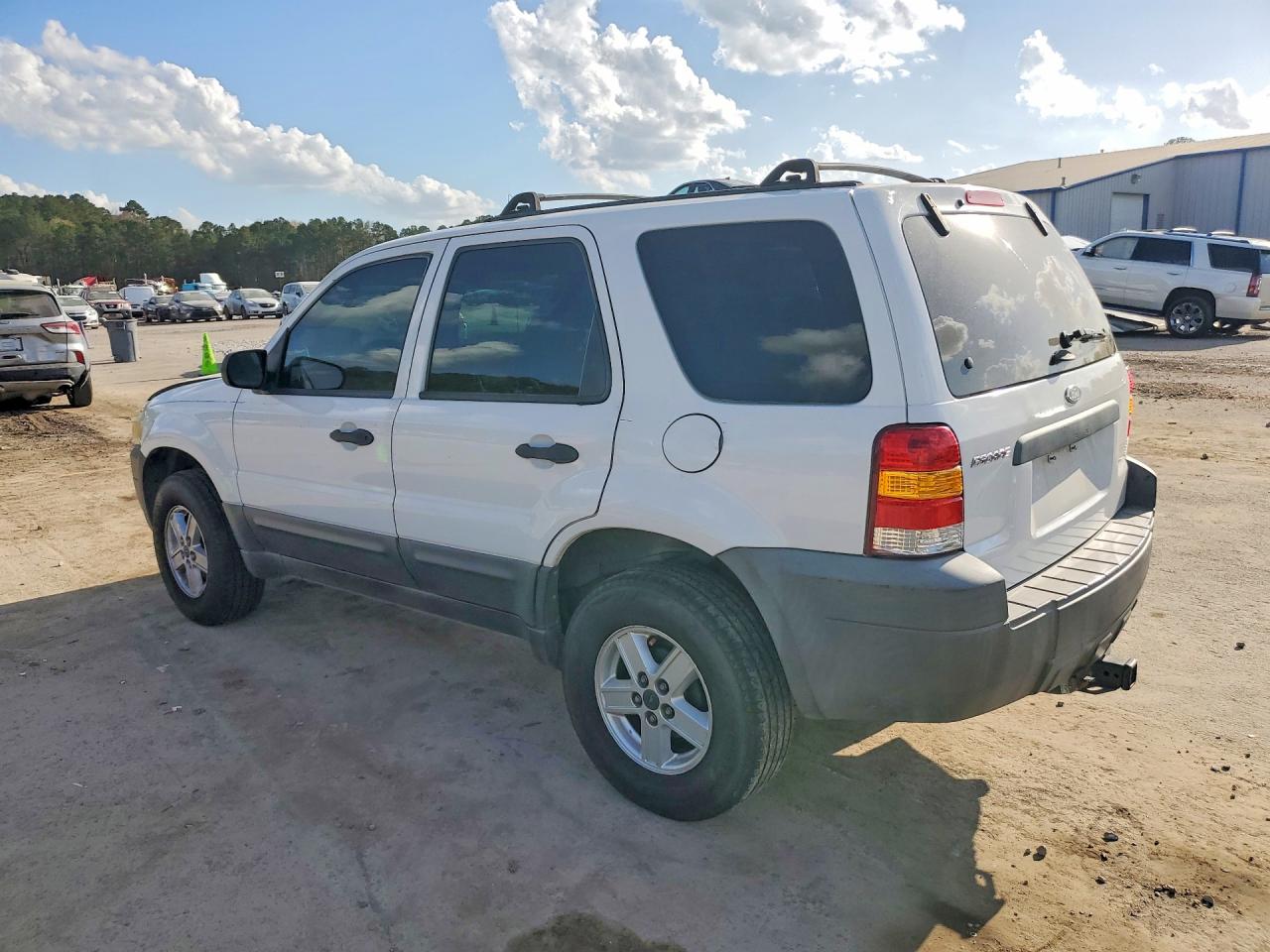 2006 FORD ESCAPE XLS photo 2