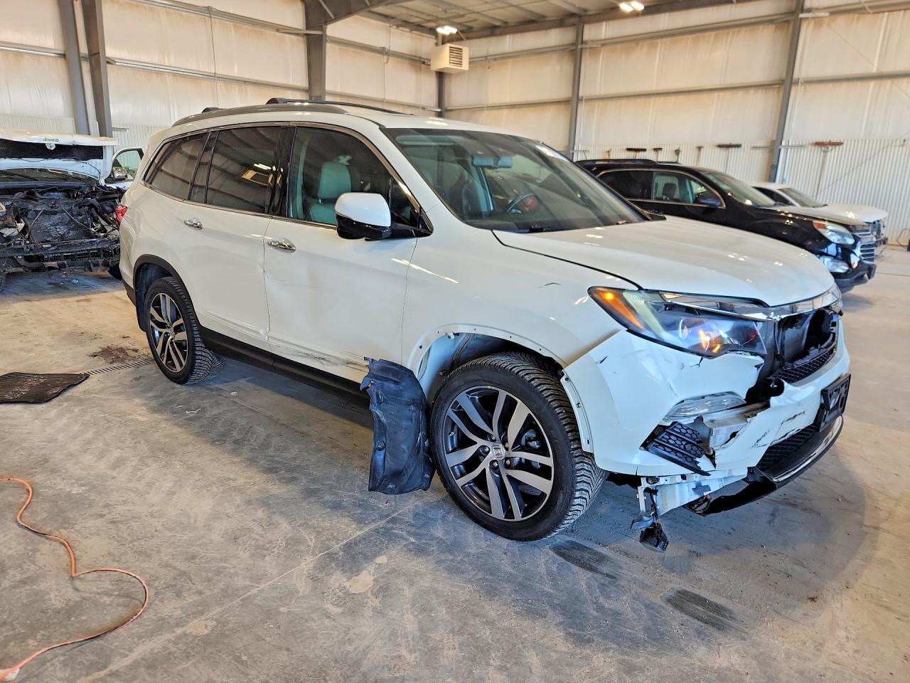 2016 HONDA PILOT TOURING photo 4
