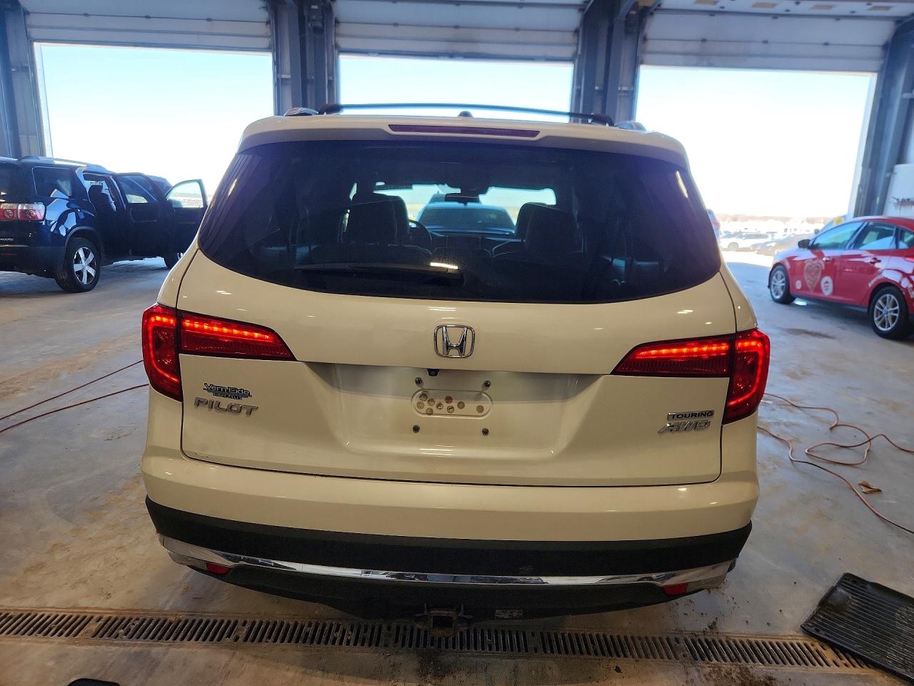 2016 HONDA PILOT TOURING photo 6