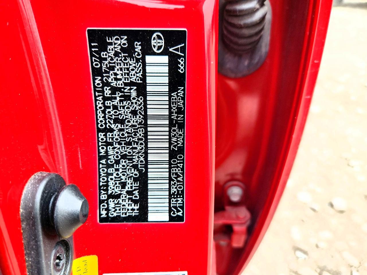2011 TOYOTA PRIUS THREE photo 12