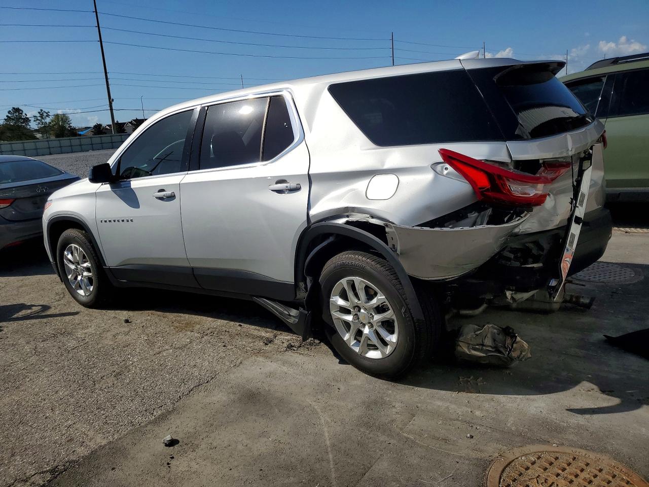 2020 CHEVROLET TRAVERSE LS photo 3