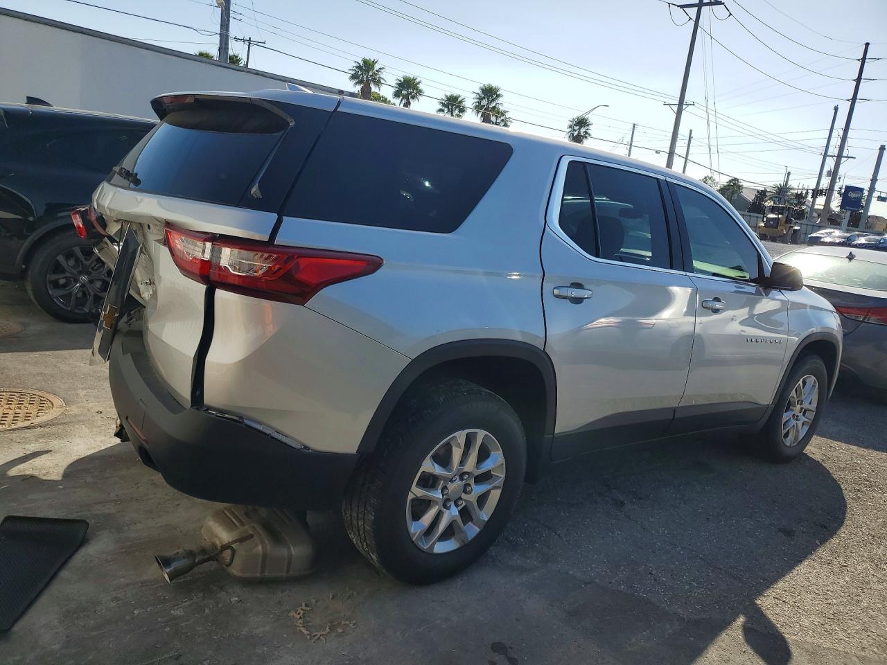 2020 CHEVROLET TRAVERSE LS photo 5