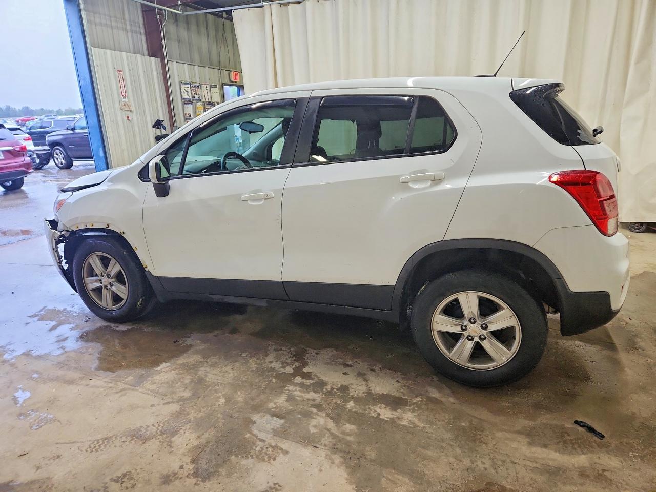 2020 CHEVROLET TRAX LS photo 2