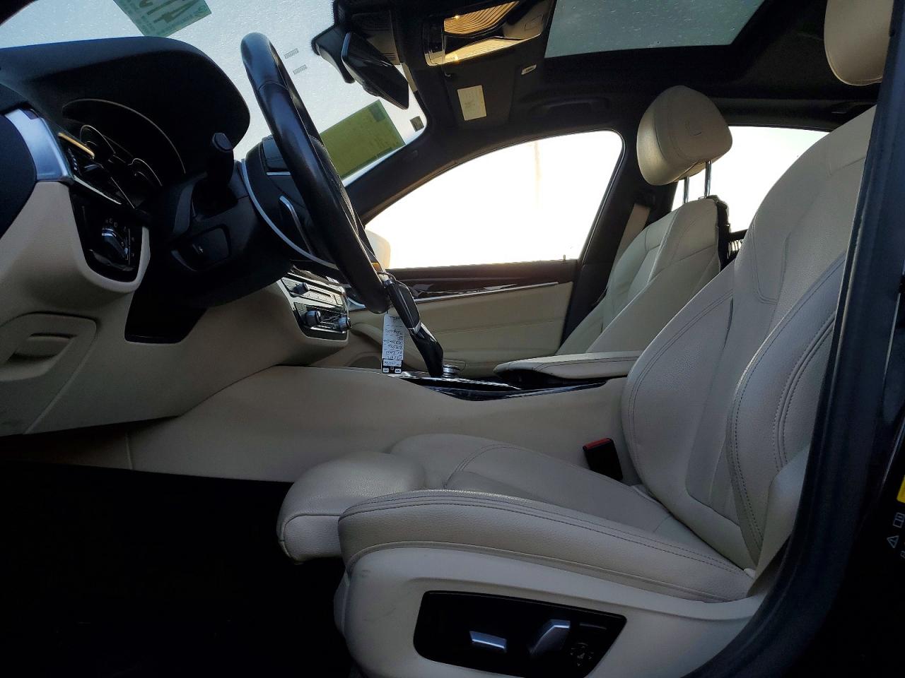2019 BMW 530 XI photo 13